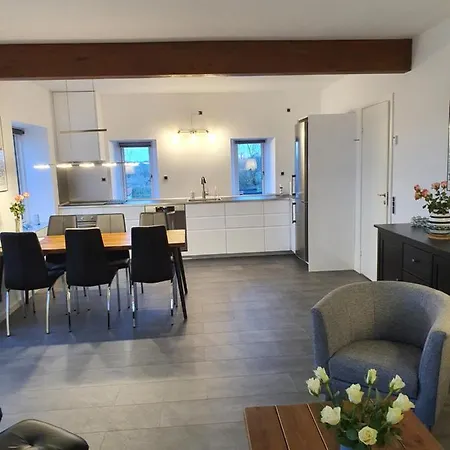 Molshojgard * Knebel