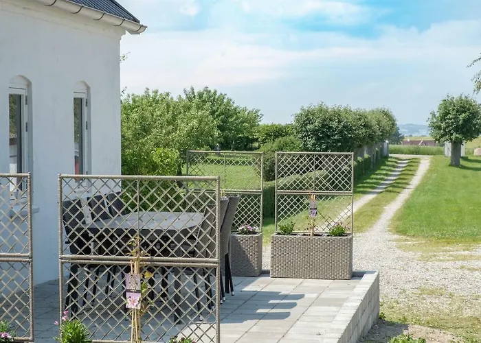 Molshojgard Апартаменты Knebel